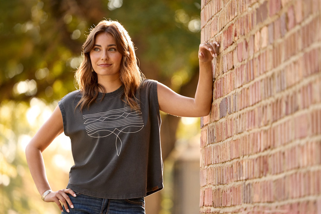 Ariat Women's Dallas Cropped T-Shirt