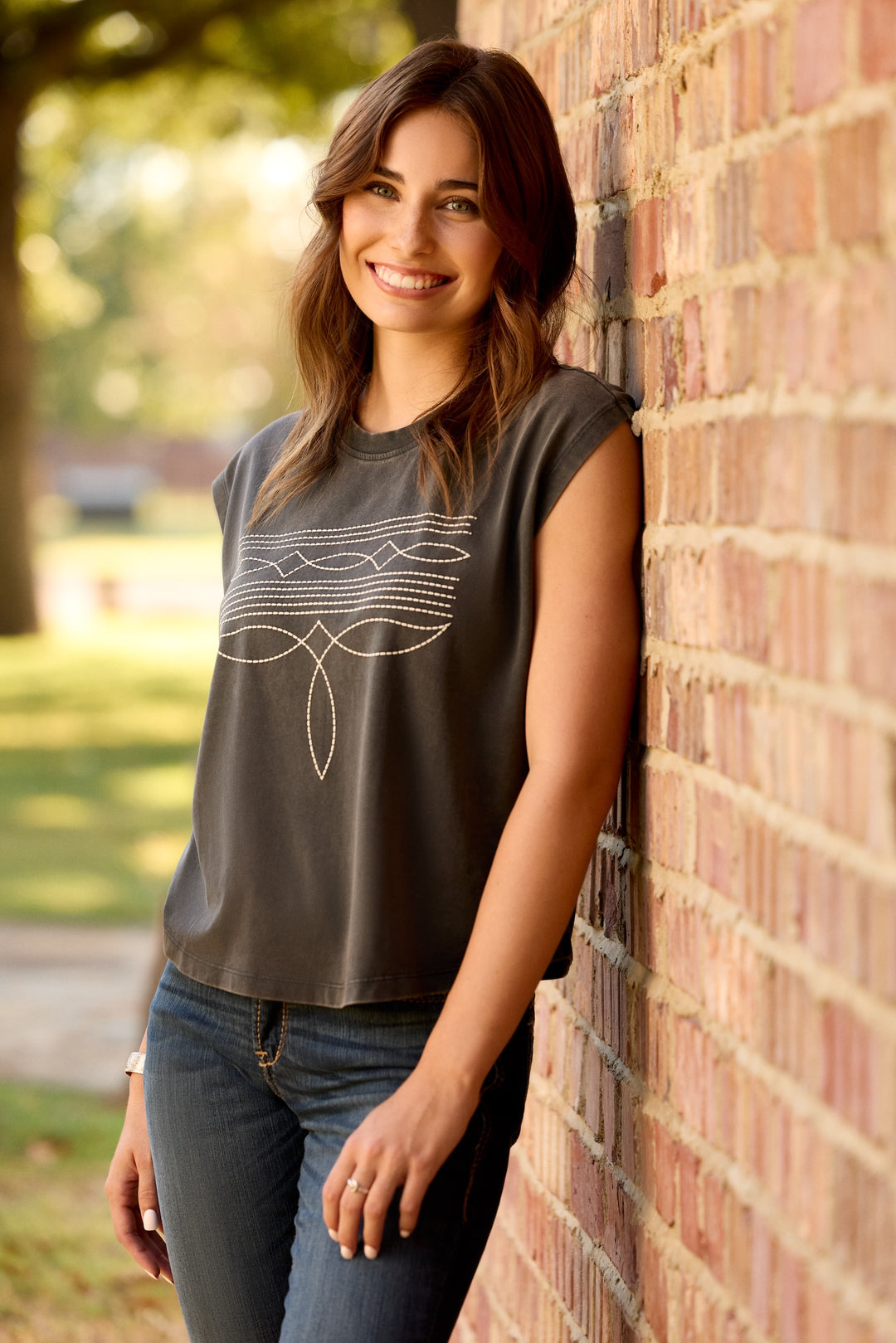 Ariat Women's Dallas Cropped T-Shirt