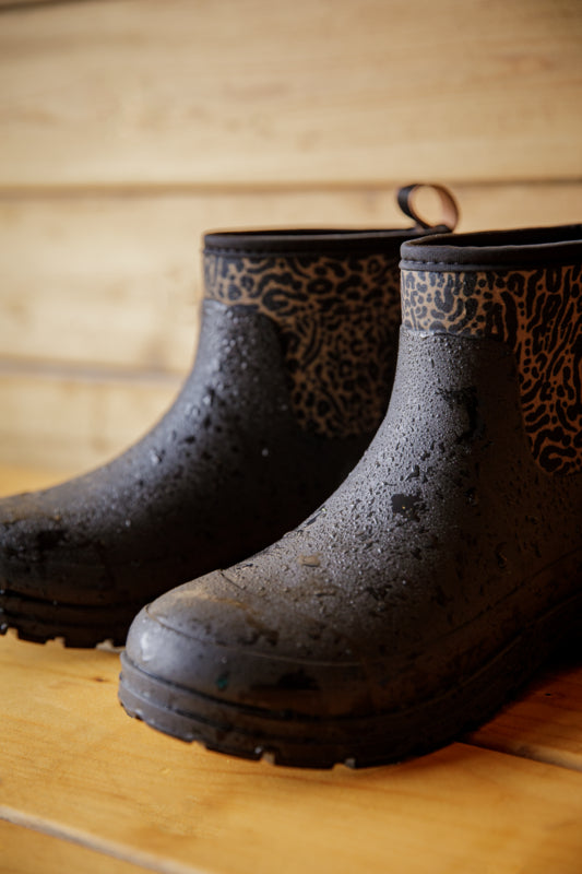 Ariat Women's Kelmarsh Shortie in Black/Ocelot Print