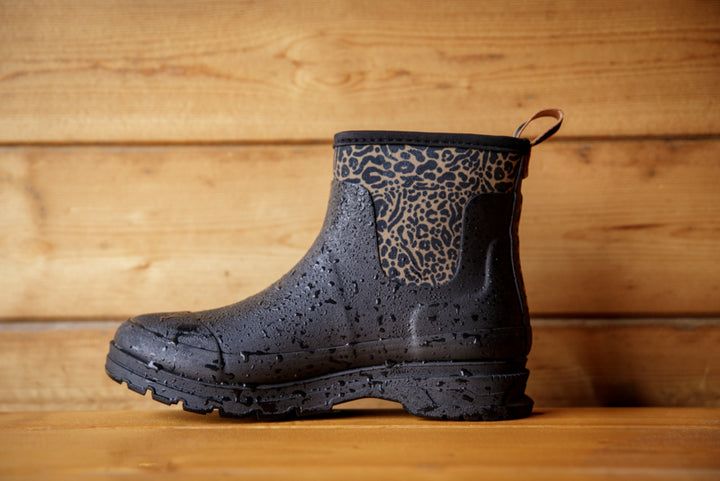 Ariat Women's Kelmarsh Shortie in Black/Ocelot Print