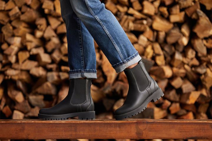 Ariat Women's Wexford Lug Waterproof Leather Chelsea Boot Jet Black
